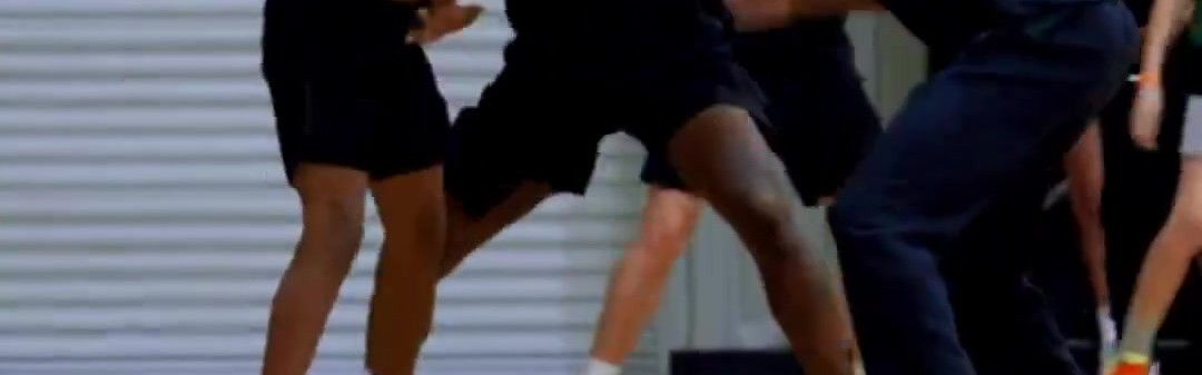 开云平台-炸裂！福克斯在训练营中上演满月大风车空接 全场都嗨了