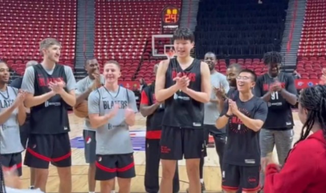 文化输出+新秀义务~杨瀚森为球队PR用中文唱生日快乐歌