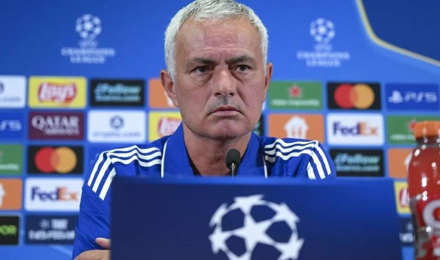 开云官方直播-穆帅：不批评本菲卡的防守策略，我在巴塞罗那也用10个人防守过