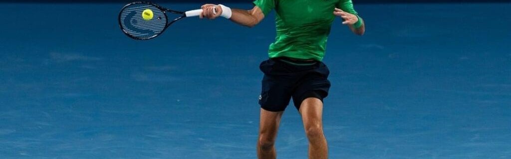 开云平台-德约质问记者奇葩问题：我在追赶辛纳和阿卡？是追随者？