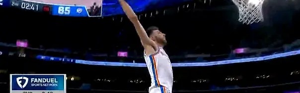 开云平台-狂轰乱炸！霍姆格伦单臂滑翔劈扣，雷霆轰12-0领先快船25分