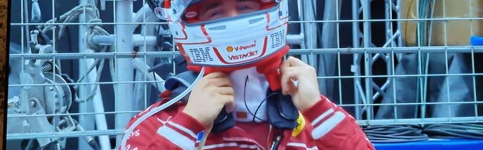 开云官方直播-好友相聚饮酒观赛惬意自在