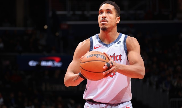 美记：快船对布罗格登也兴趣浓厚 若保罗不来他将是快船头号选择